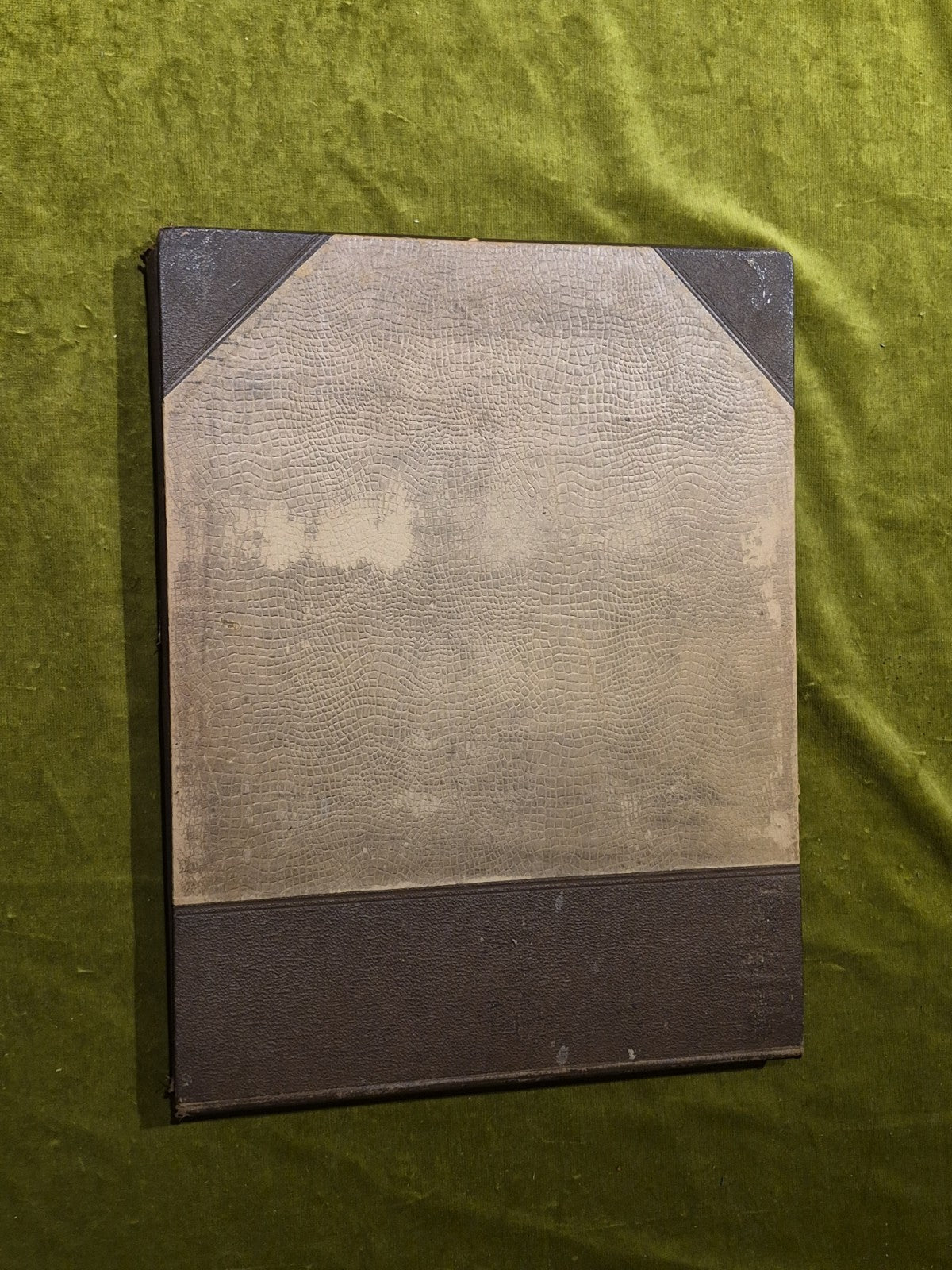 Atlas zur Archäologie der Kunst. Leather case.1