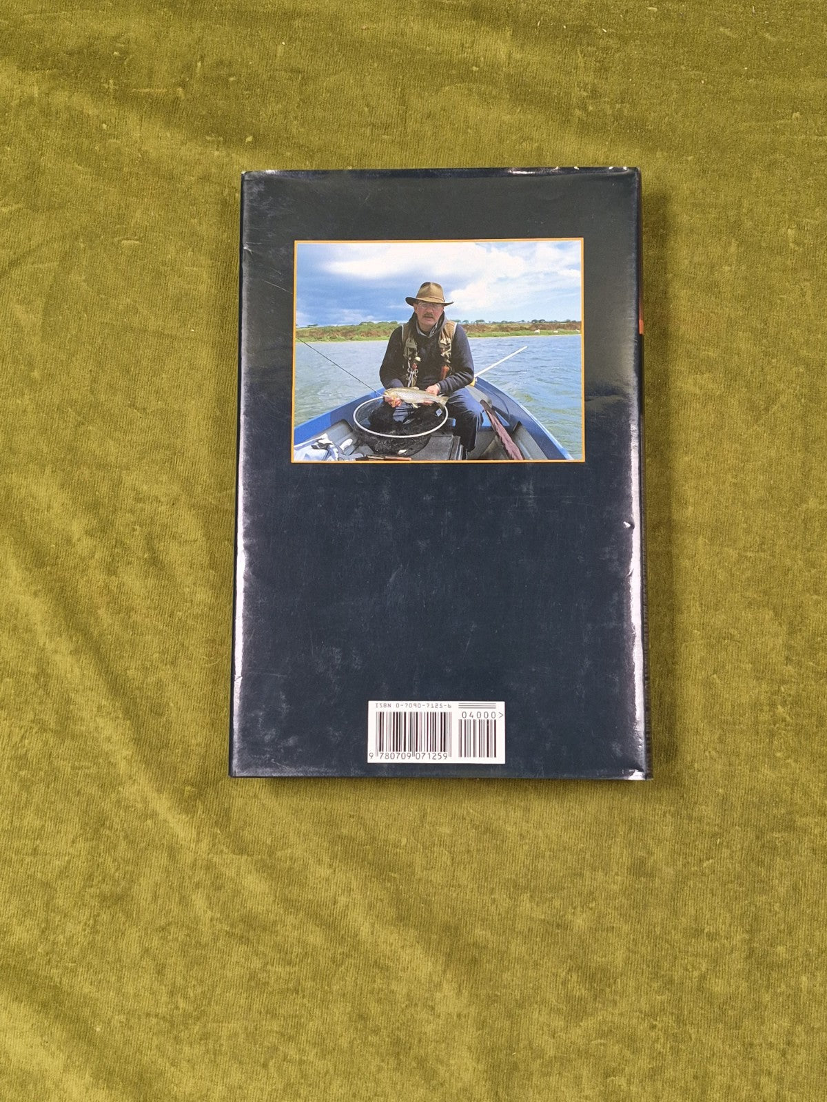 The Loch Fisher's Bible - Stan Headley , Robert Halw 2005 1st Hardback DJ1