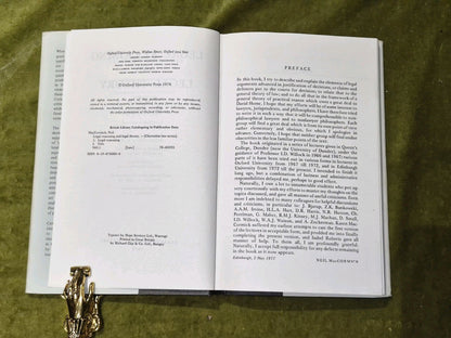 Legal Reasoning And Legal Theory - Neil MacCormick - Oxford HB DJ 19785