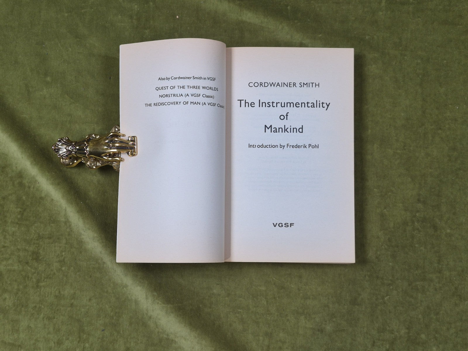 The Instrumentality of Mankind by Cordwainer Smith 1st UK 1988 VGSF3