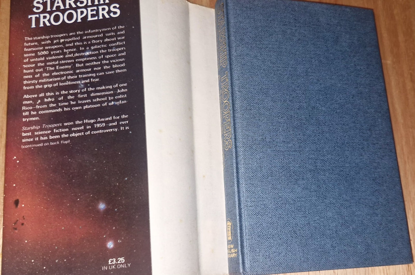 Starship Troopers by Robert A. Heinlein 1st UK Hardback Edition 1975. Dustjacket6