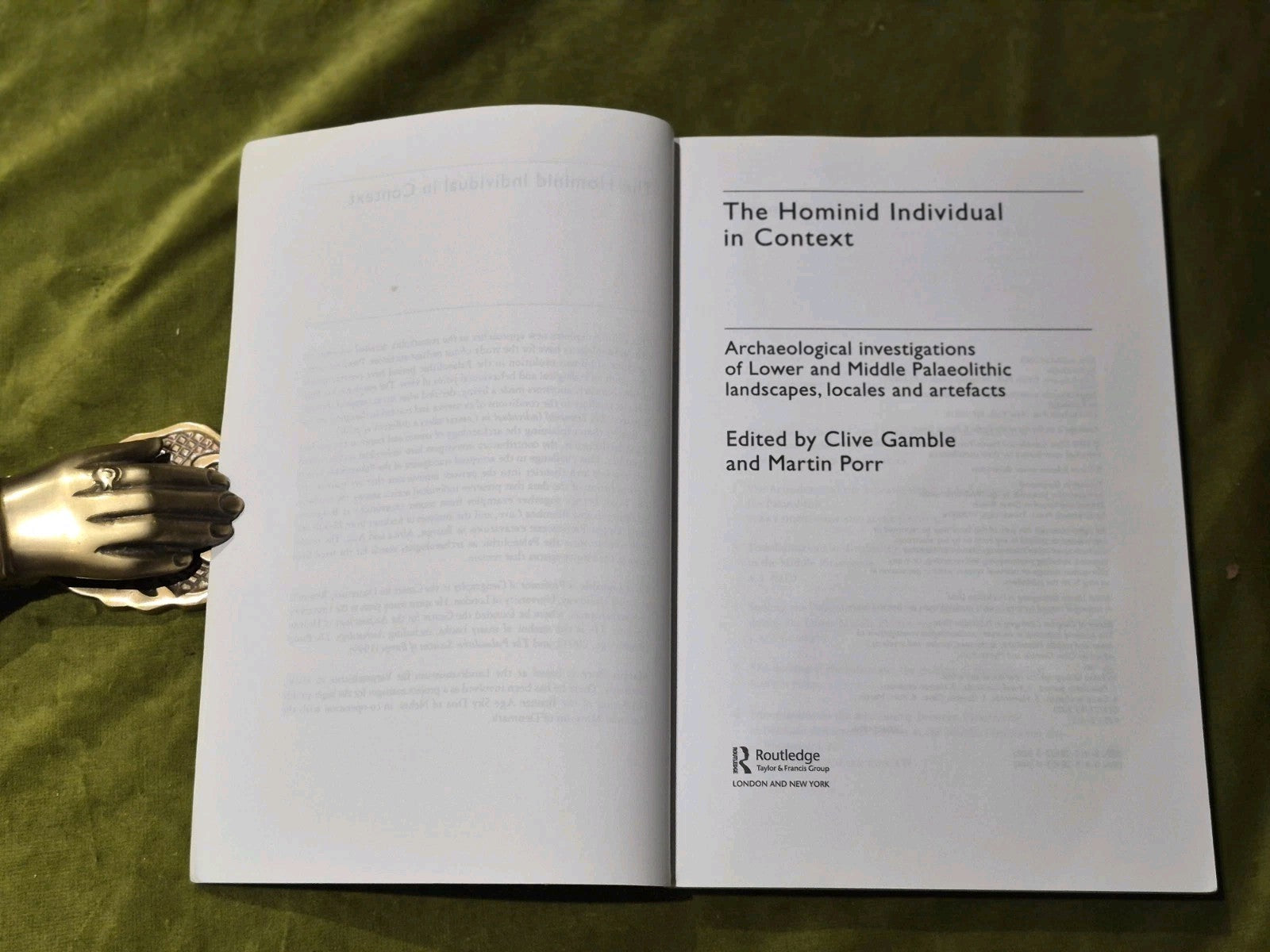 Hominid Individual in Context  Clive Gamble & Martin Porr2
