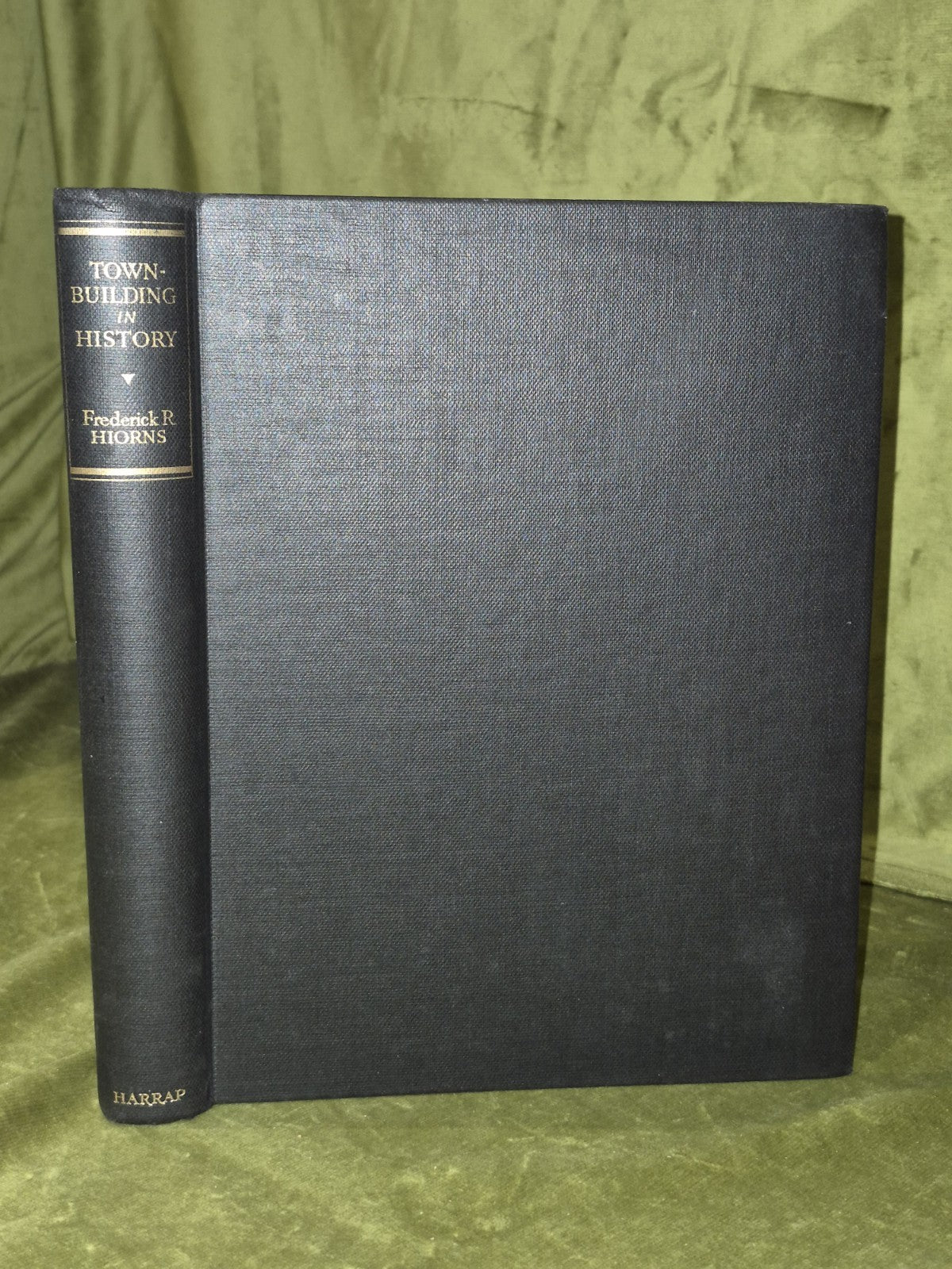 Town-Building in History by Frederick R. Hiorns 1956 Hardcover 1st Edition2