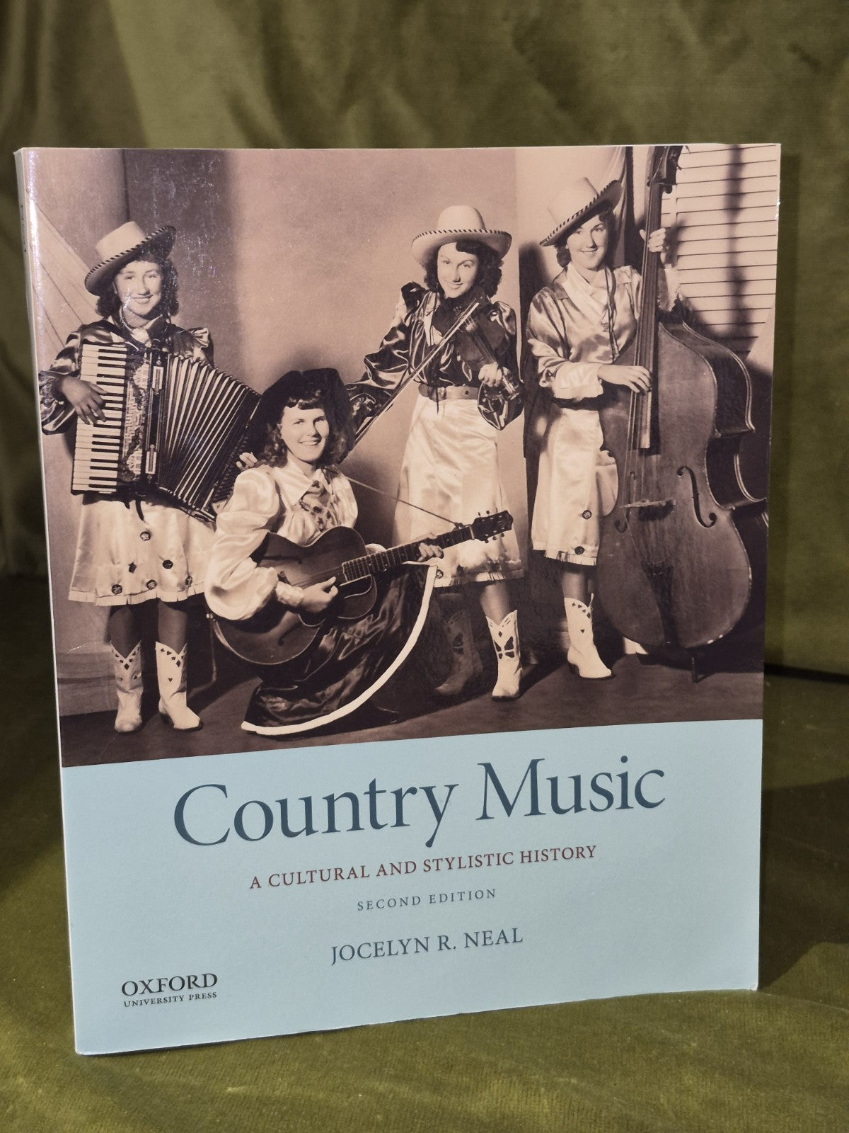 Country Music: A Cultural and Stylistic History (2019) Neal0