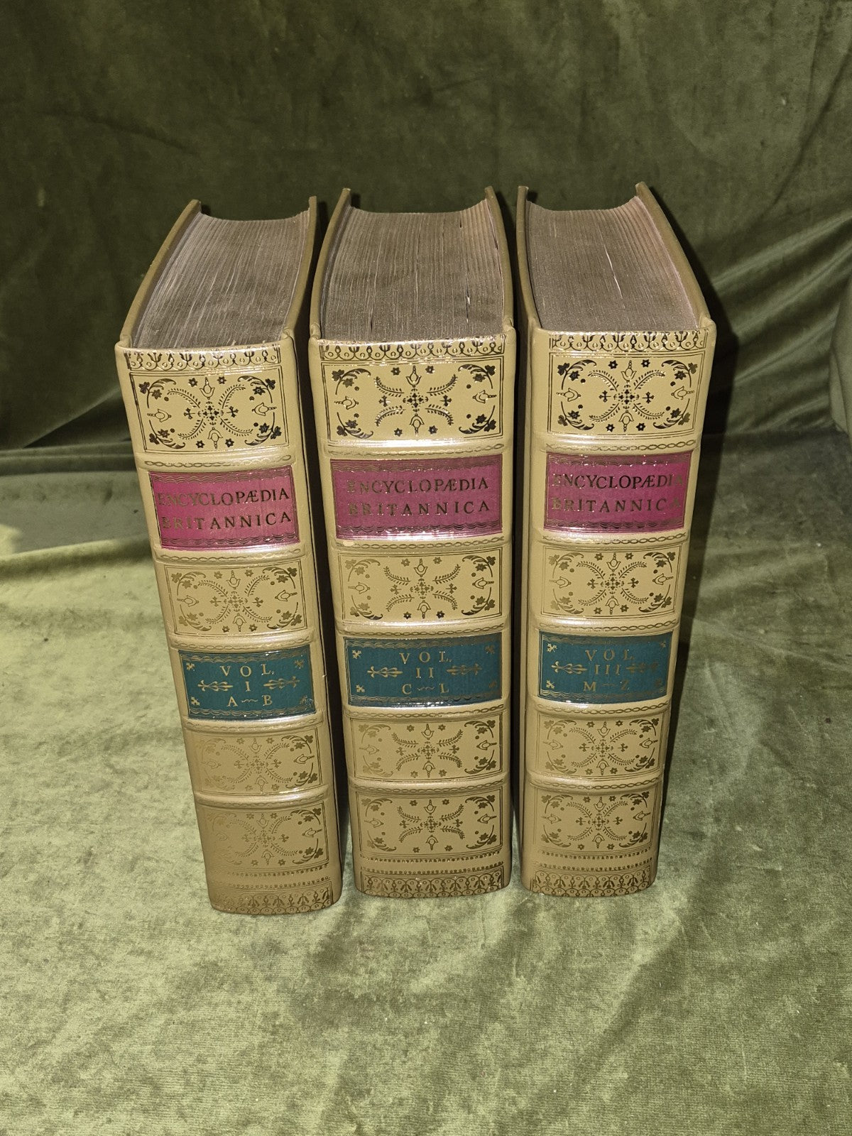 Encyclopedia Brittanica 1st Ed Facsimile in 3 Vols Leatherbound in Mahogany Case8