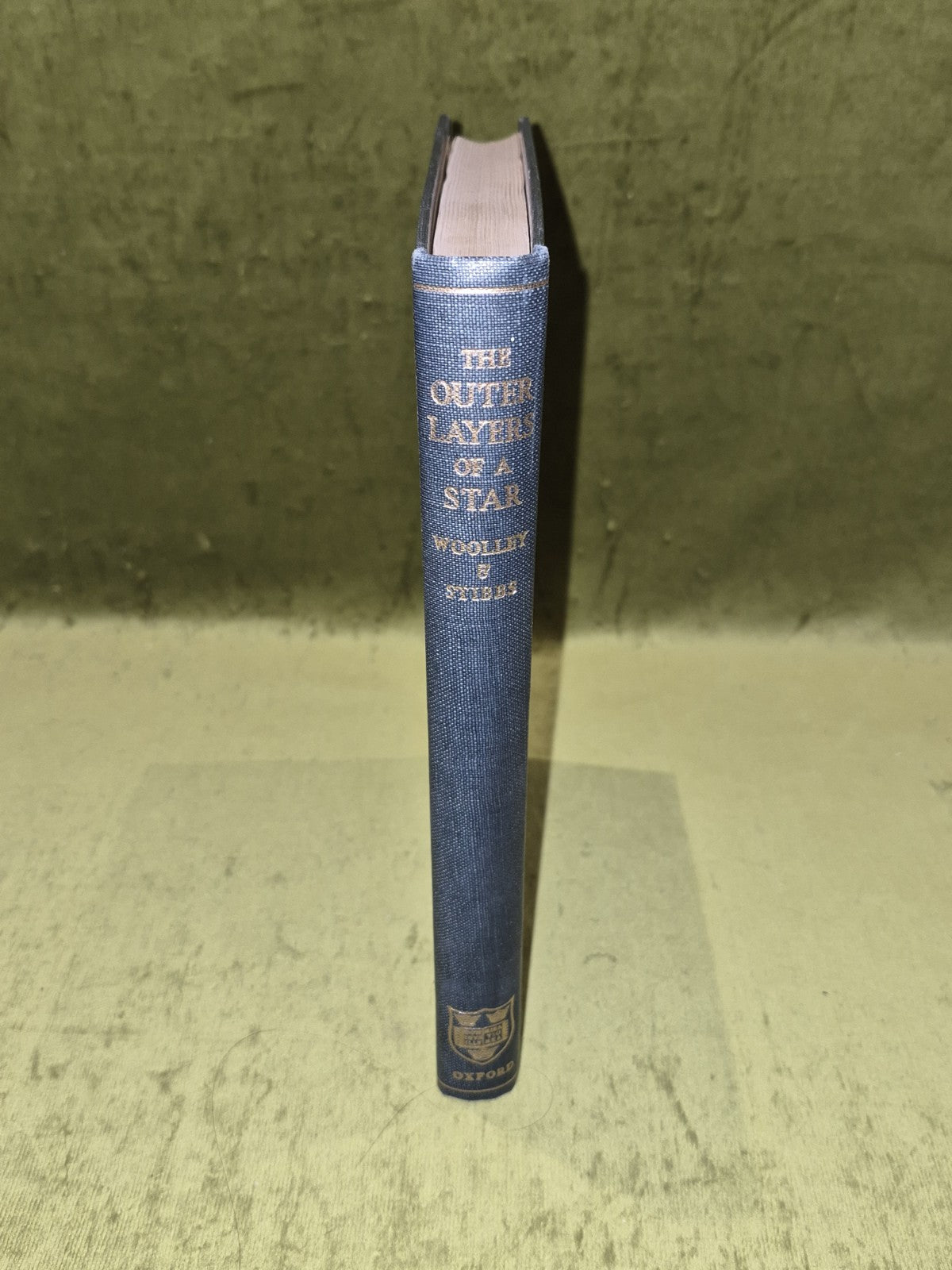 THE OUTER LAYERS OF A STAR ~ Woolley & Stibbs ~ 1953 HC1