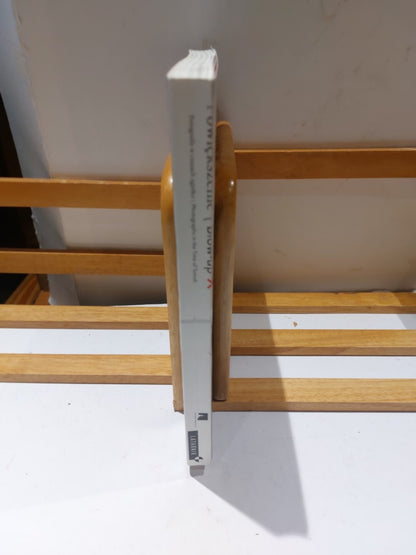 Powiekszenie BlowUp: Photographs in the Time of Tumult; Latarnik (2002)1