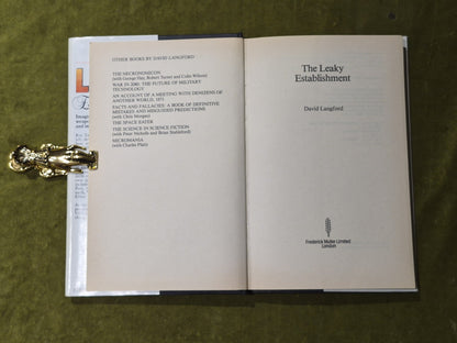 David Langford - The Leaky Establishment 1984 1st Muller HB DJ3