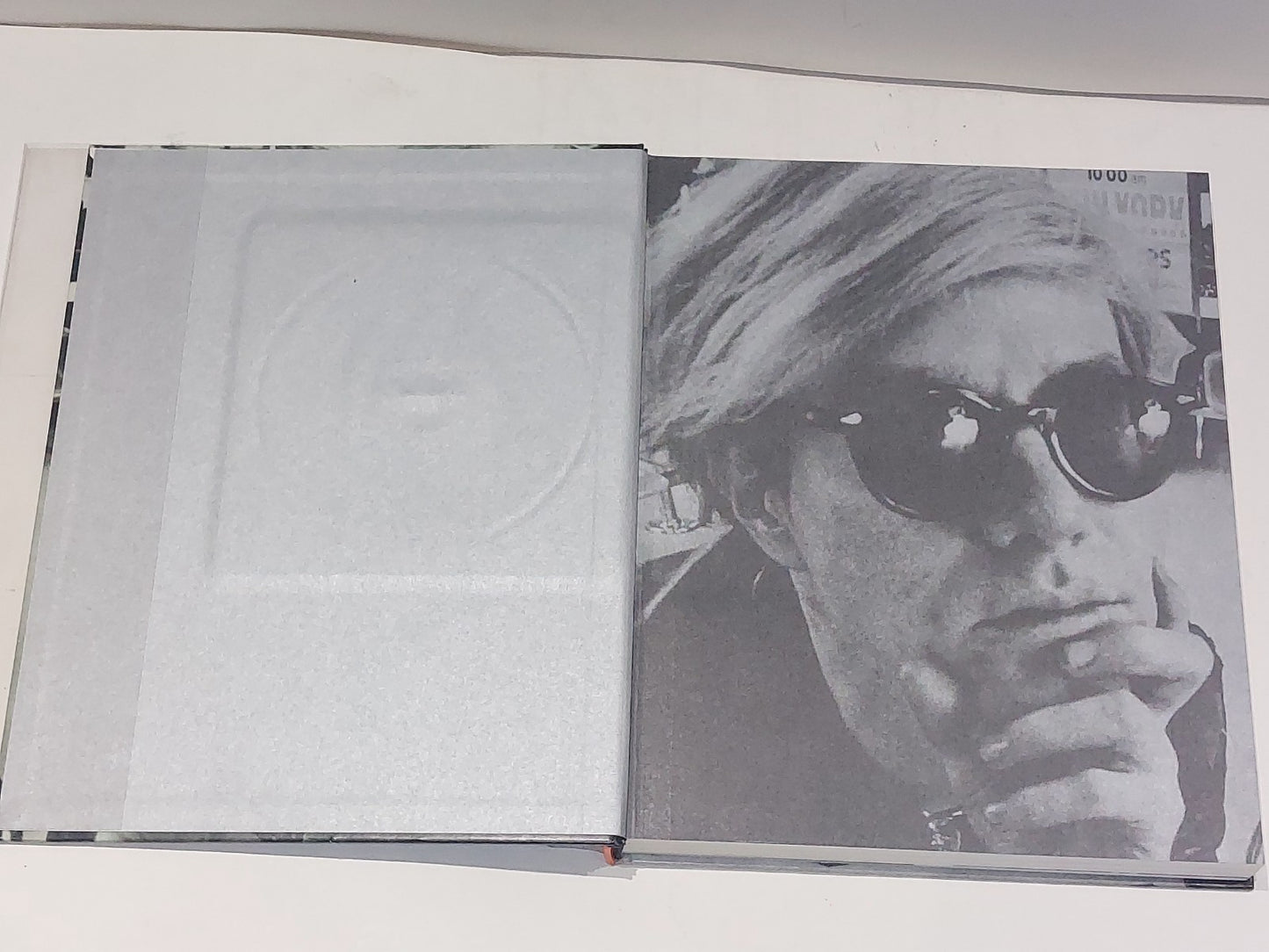 THE ANDY WARHOL MUSEUM/BOOK AND COMPACT DISC By Avis Berman & Arthur C. Danto VG4