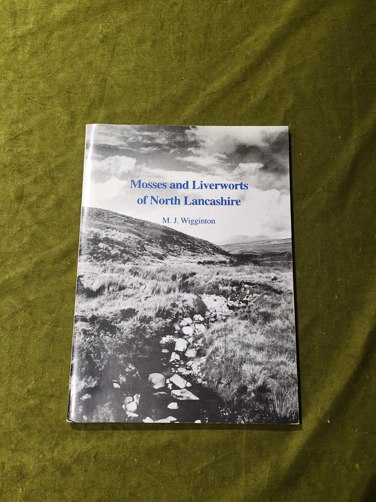 Mosses and Liverworts of North Lancashire M.J. Wigginton Paperback0