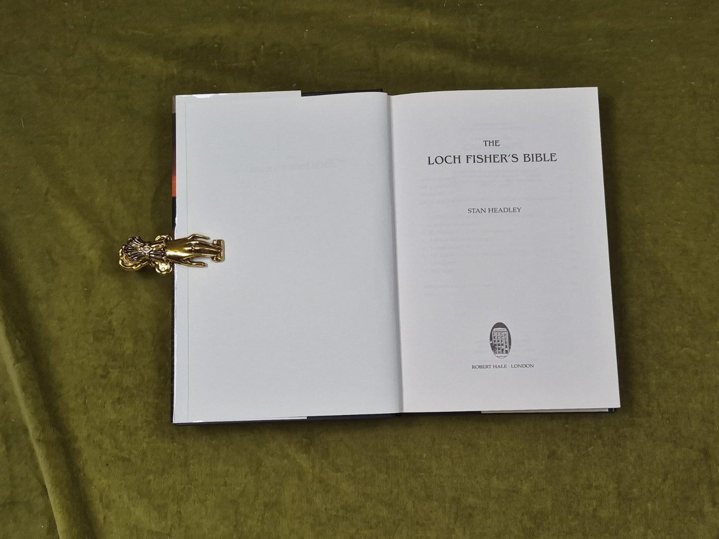 The Loch Fisher's Bible - Stan Headley , Robert Halw 2005 1st Hardback DJ4