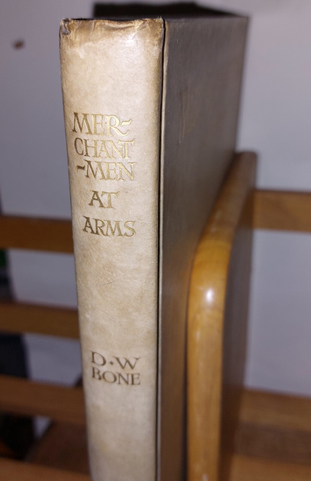 "MERCHANTMEN-AT-ARMS: THE BRITISH MERCHANTS' SERVICE IN THE WAR - Bone, David W"3