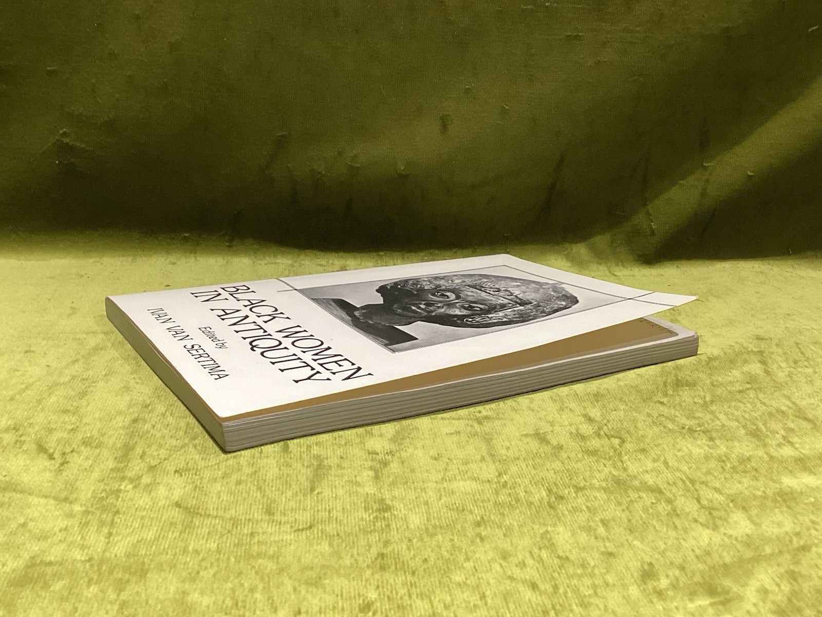 Black Women Of Antiquity  Ivan Van Sertima 1988 [Transaction Books] pb book4