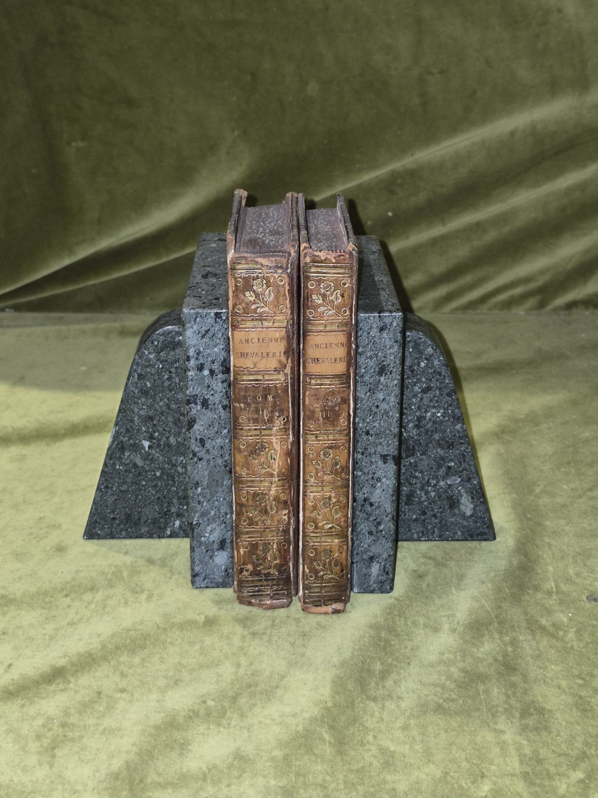 Mémoires sur L'ancienne Chevalerie Politique et Militaire 2 vols Veuve Duchesne0