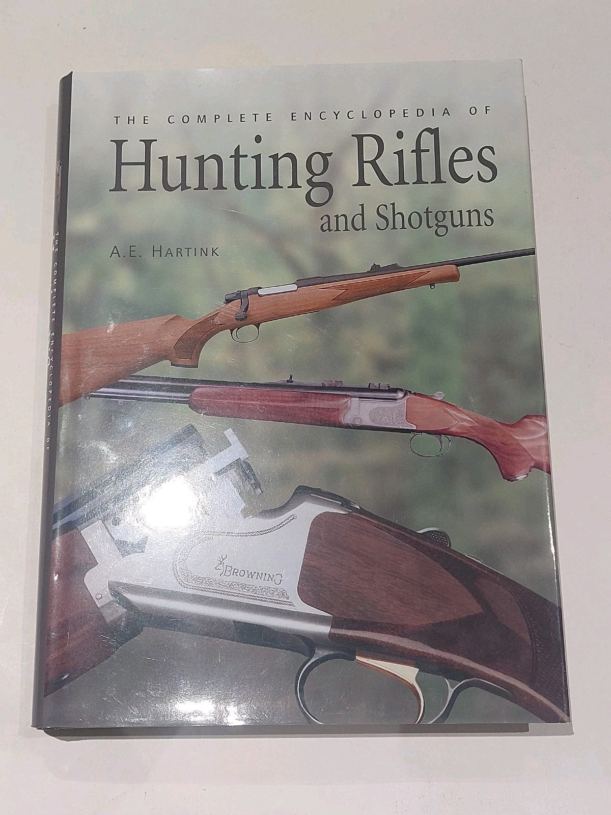 The Complete Encyclopedia of Hunting Rifles and Shotguns  A E Hartink (2006) Hb0