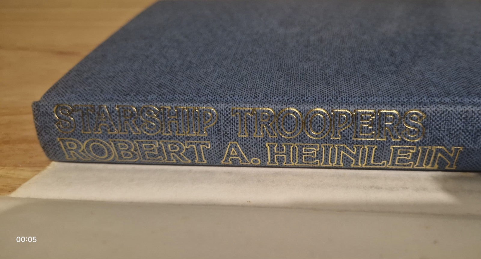 Starship Troopers by Robert A. Heinlein 1st UK Hardback Edition 1975. Dustjacket8