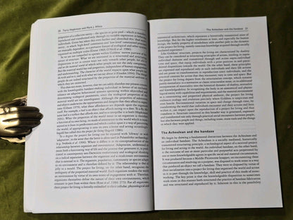 Hominid Individual in Context  Clive Gamble & Martin Porr5