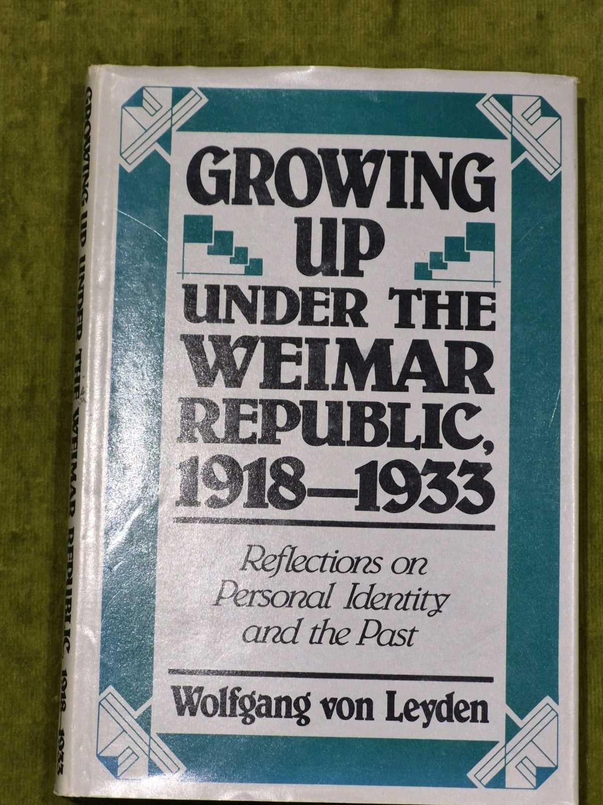 Growing up under the Weimar Republic, 1918-1933, Wolfgang Von Leyden1
