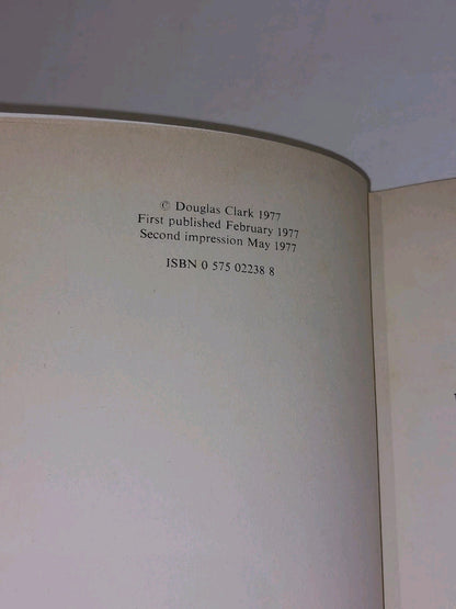 Table D'Hote by Douglas Clark [gollancz detection] (1977) 1st ed 2nd imp book4