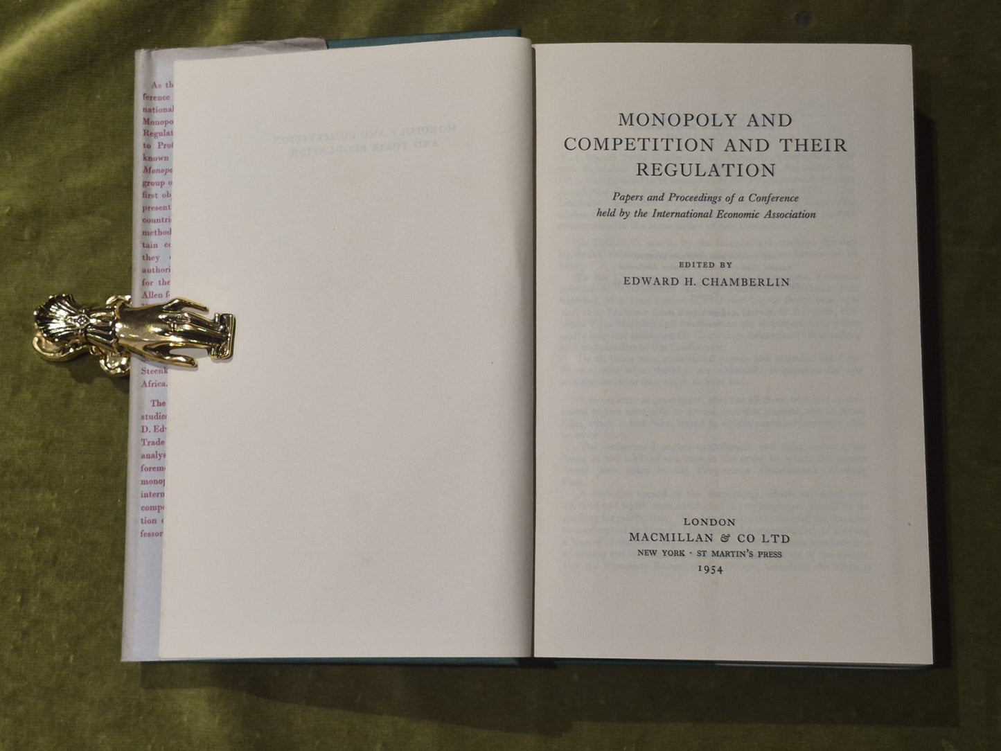 Monopoly & Competition & Their Regulation - Chamberlin 1st 1954 HB DJ3