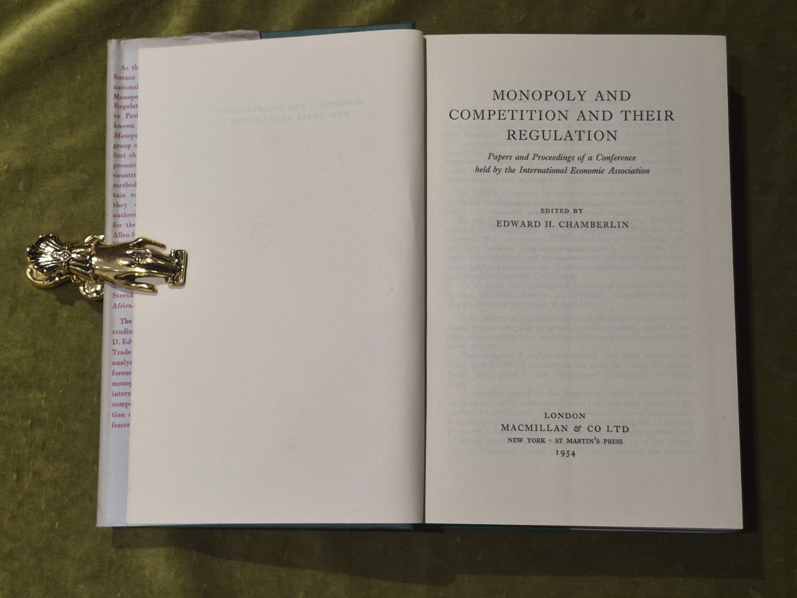 Monopoly & Competition & Their Regulation - Chamberlin 1st 1954 HB DJ3