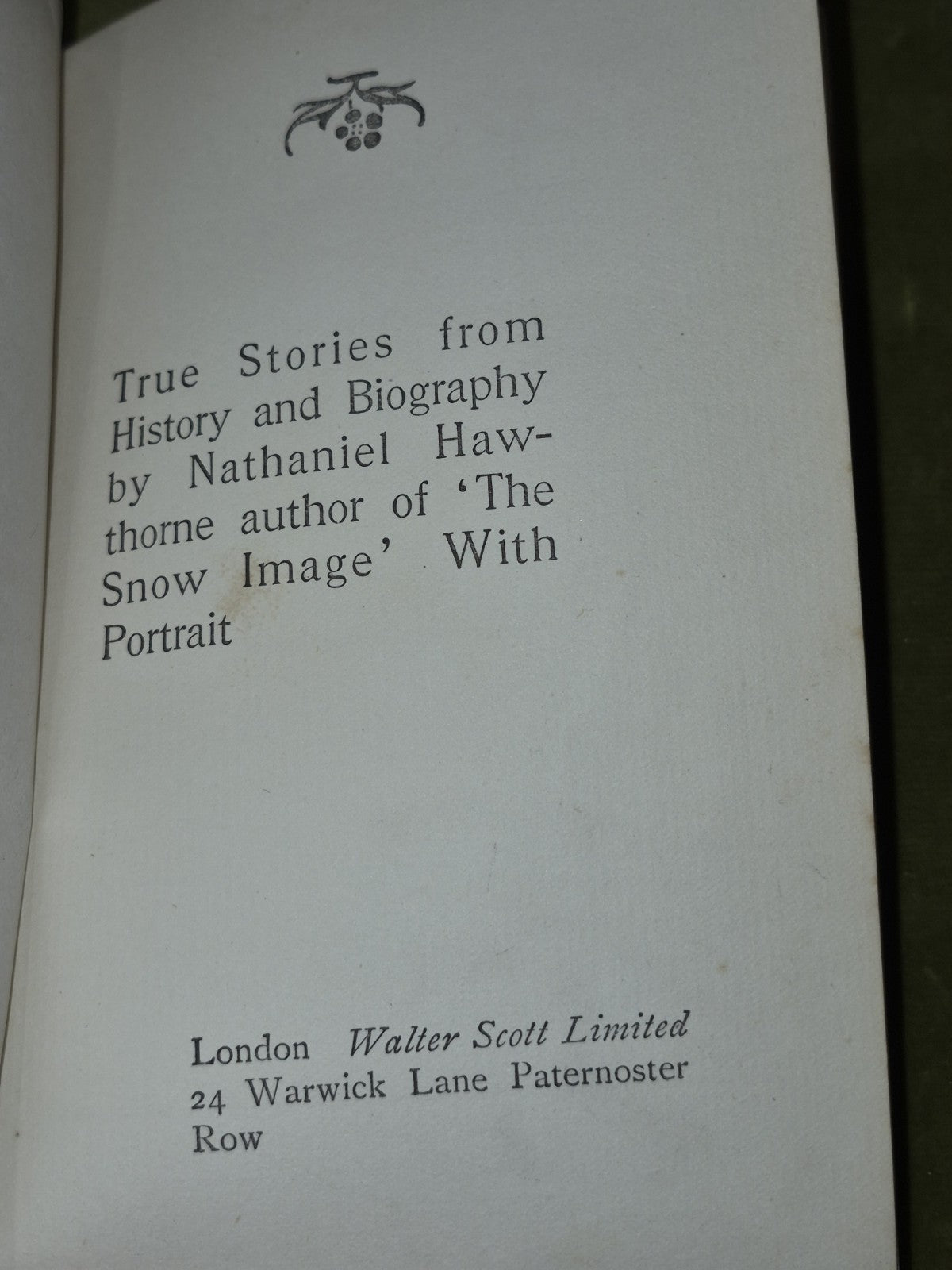 Nathaniel Hawthorne : History of Grandfather's Chair (1890) Walter Scott Limited5