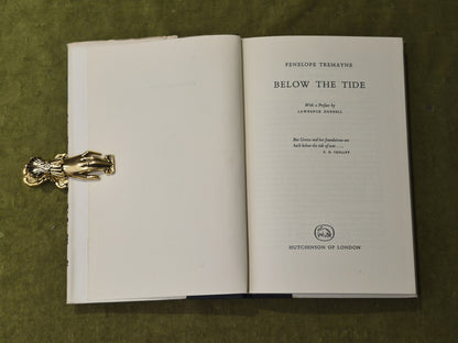 BELOW THE TIDE by PENELOPE TREMAYNE - HUTCHINSON- 1958 1st Hardback Dust Wrapper4