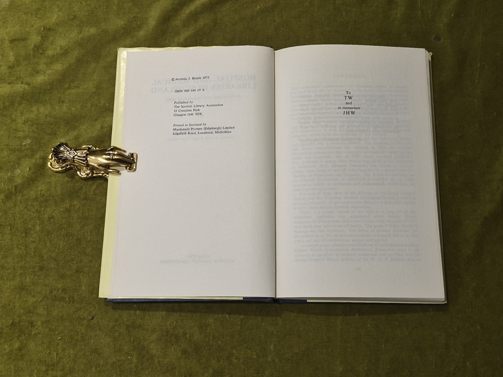 Hospital and Medical Libraries in Scotland - Antonia J Bunch 1975 1st ed HB-DJ5