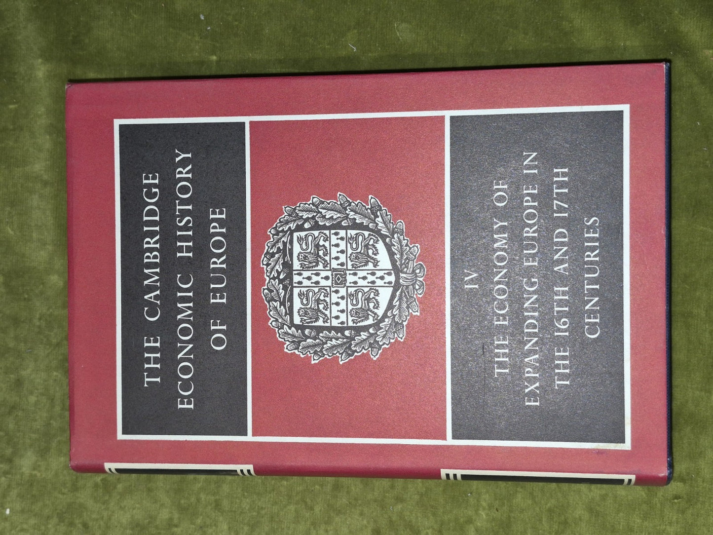 The Cambridge Economic History of Europe Volumes 1, 3, 4, 5, 6 (pt 1&2) (1966)2