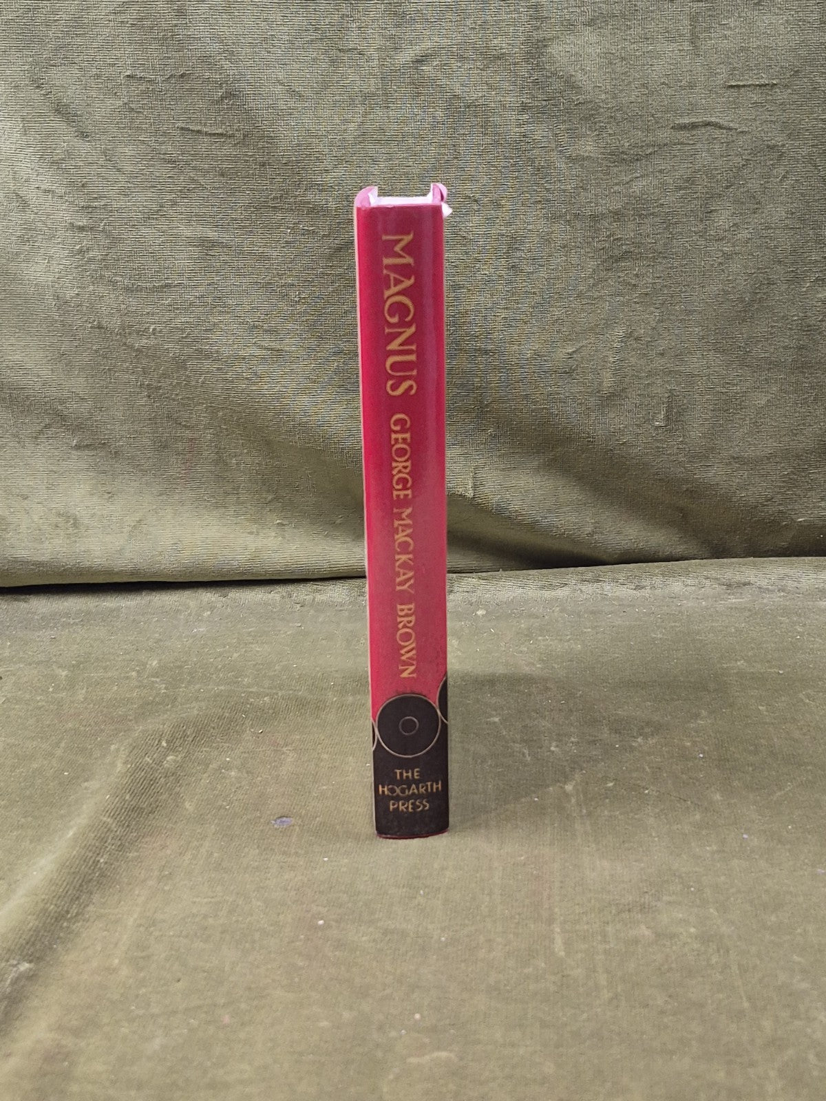 Magnus - George Mackay Brown , Hogarth 1973 1st HB DJ2