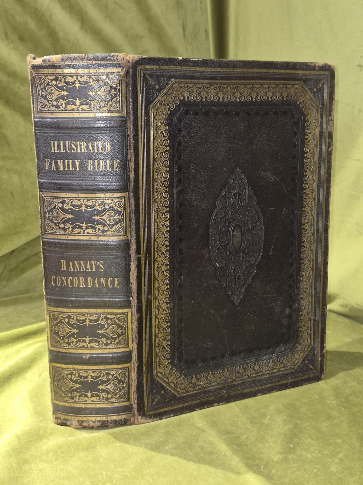 The Illustrated Family Bible John Brown 18400