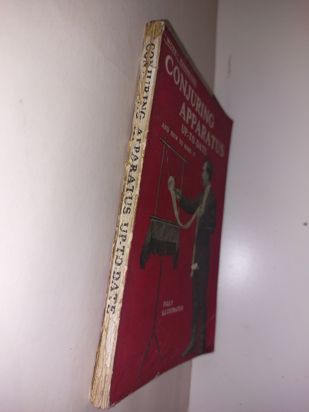 Conjuring Apparatus UpToDate. cassell and Company Ltd magic Work Handbook 19192