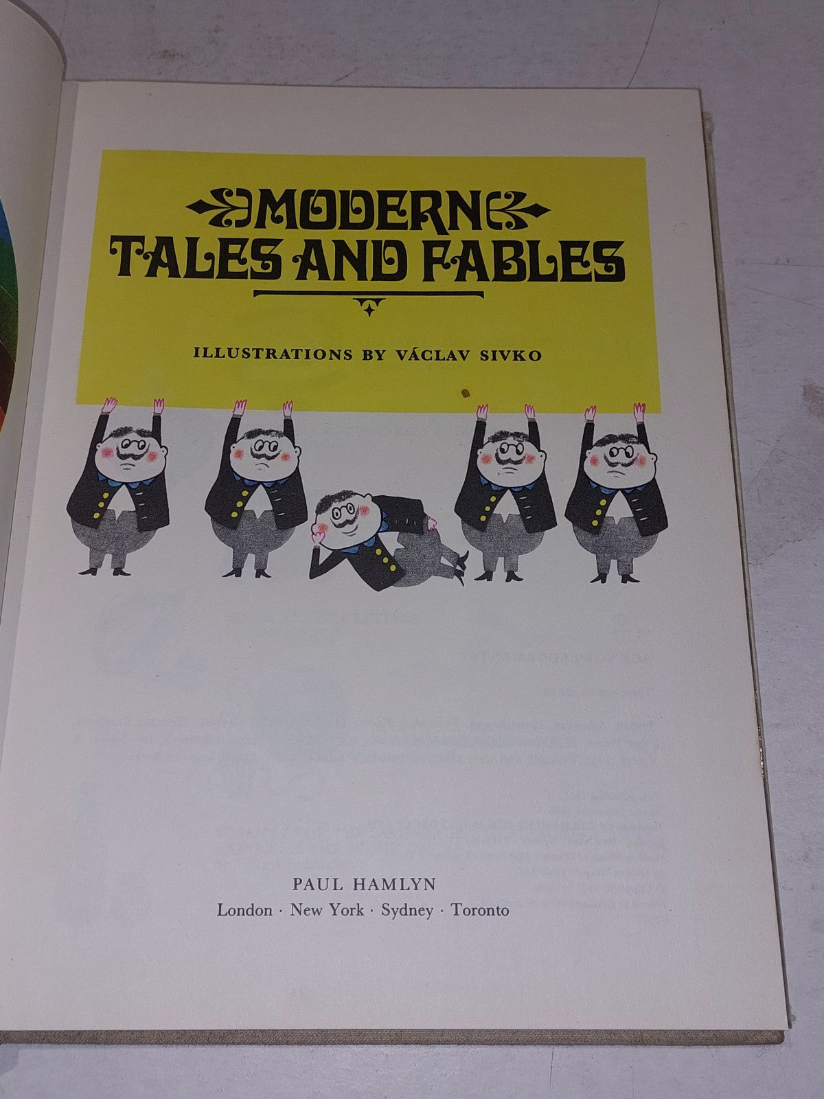 Modern Tales and Fables. Marie Kándlová  1969 Paul Hamlyn Publisher 5